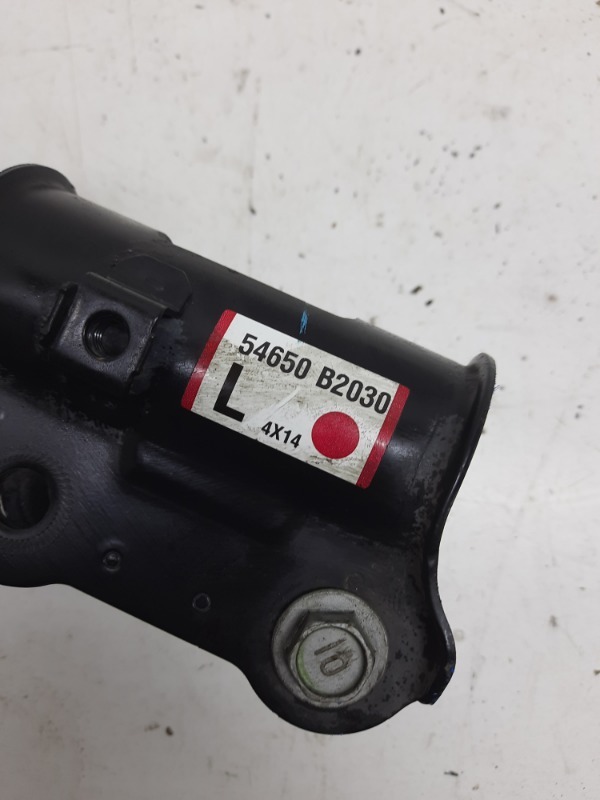 Амортизатор передний левый