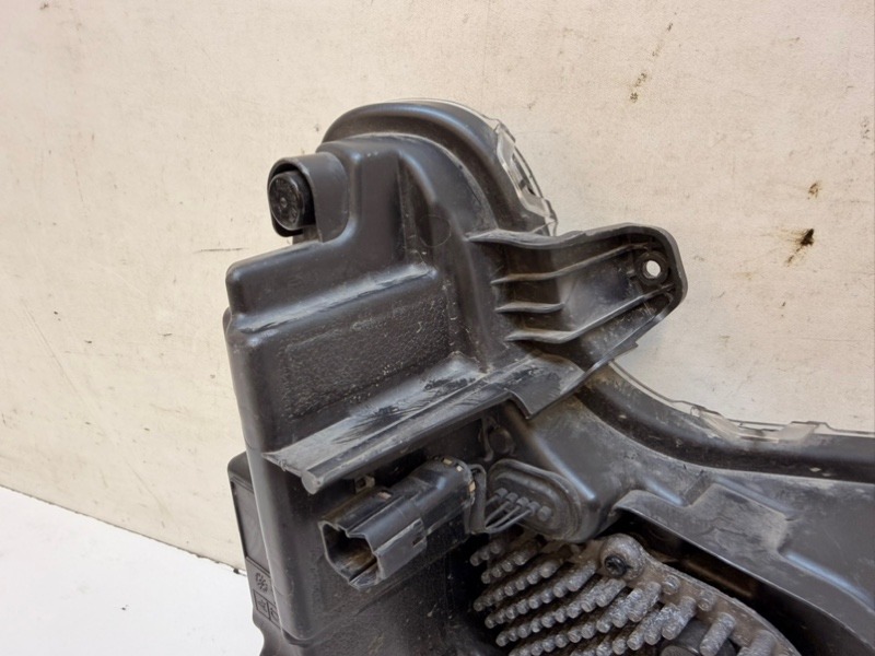 Фара противотуманная левая