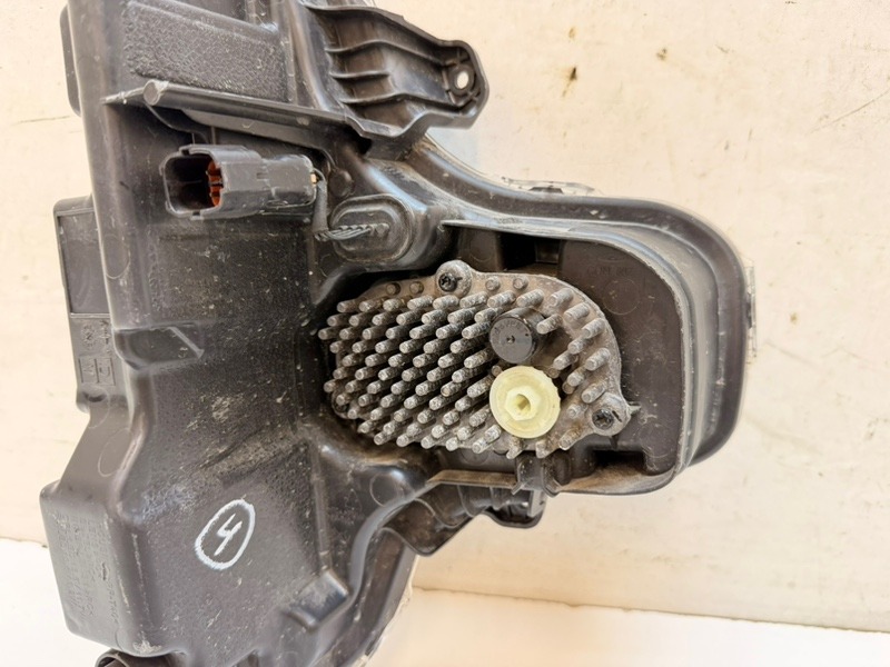 Фара противотуманная левая