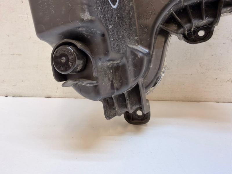 Фара противотуманная левая