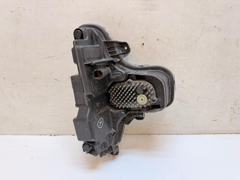 Фара противотуманная левая