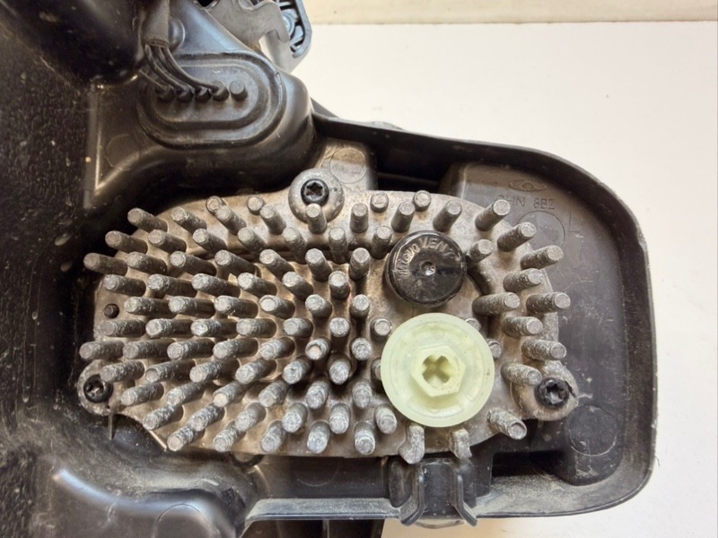 Фара противотуманная левая