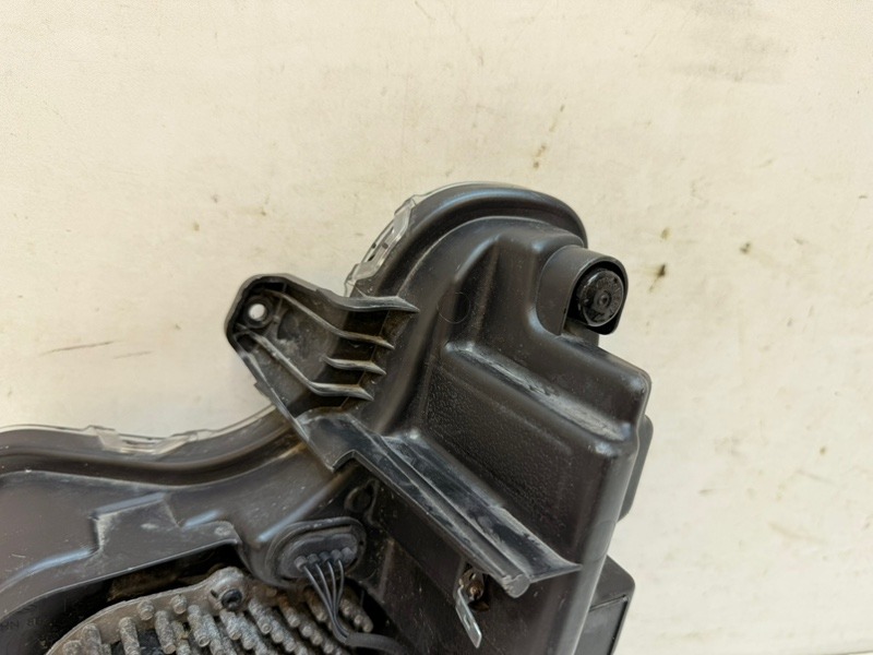 Фара противотуманная правая