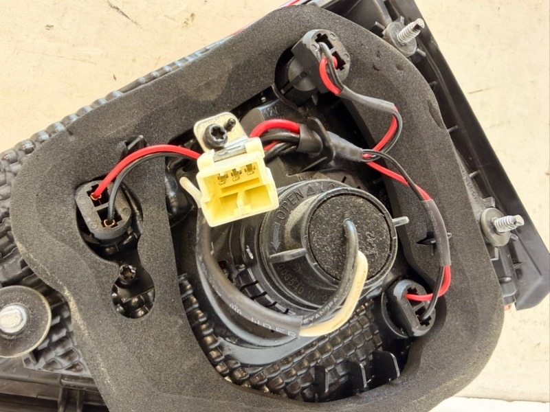 Фонарь задний левый