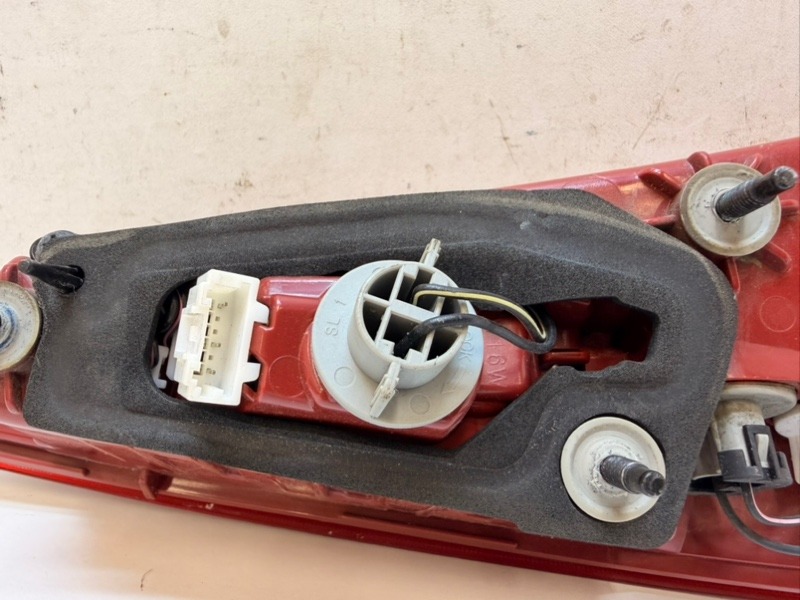 Фонарь задний левый