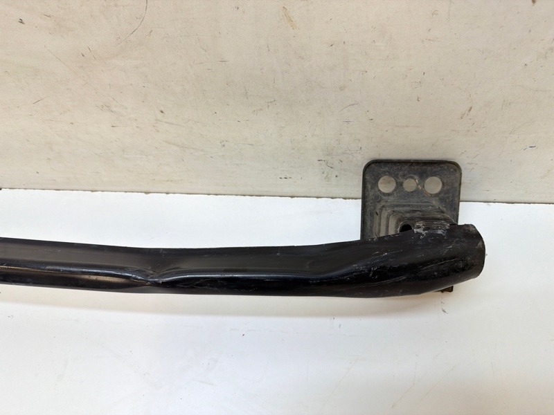 Усилитель переднего бампера