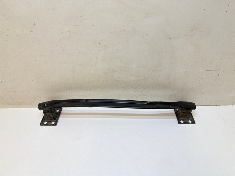 Усилитель переднего бампера