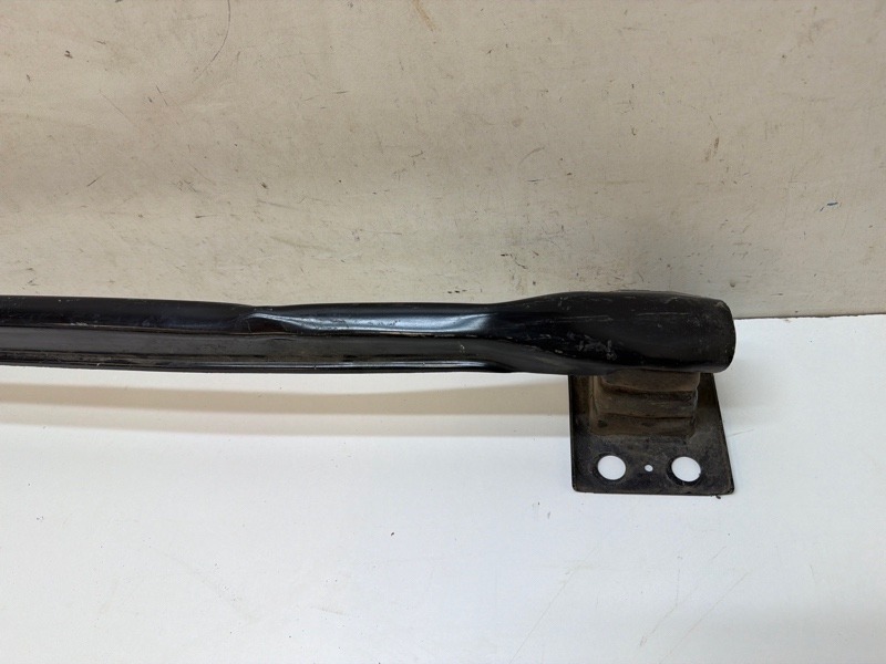 Усилитель переднего бампера