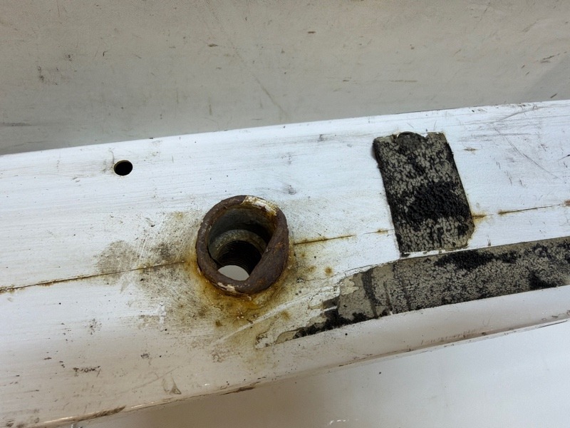 Усилитель переднего бампера