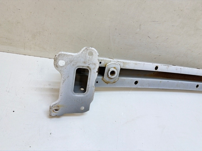 Усилитель переднего бампера