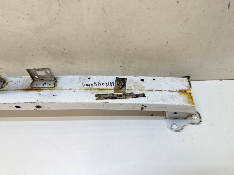 Усилитель переднего бампера