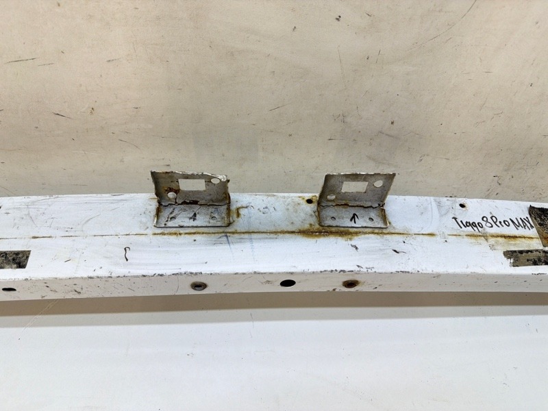 Усилитель переднего бампера