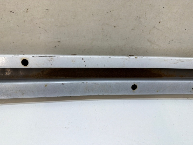 Усилитель переднего бампера