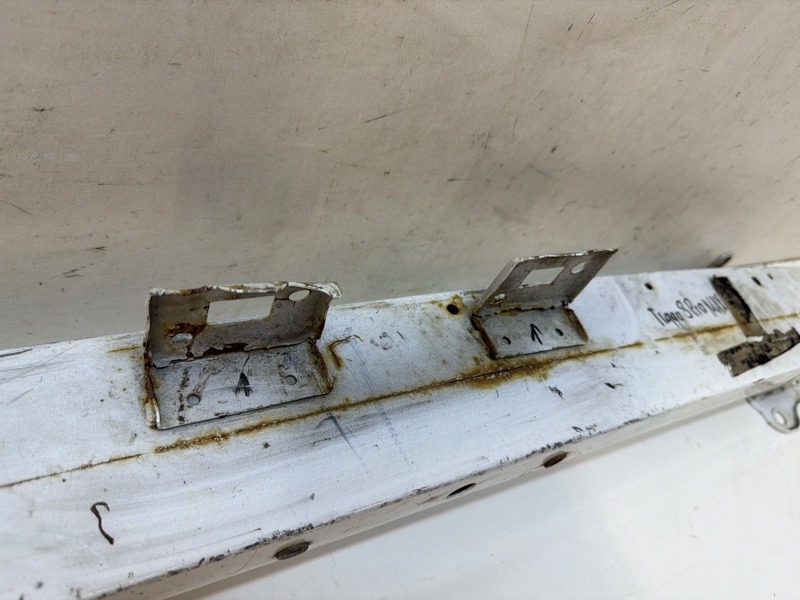 Усилитель переднего бампера