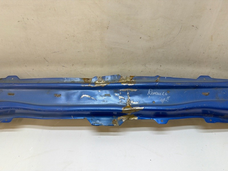 Усилитель переднего бампера