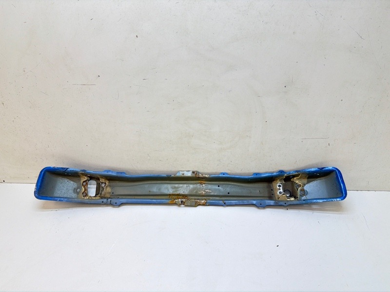 Усилитель переднего бампера