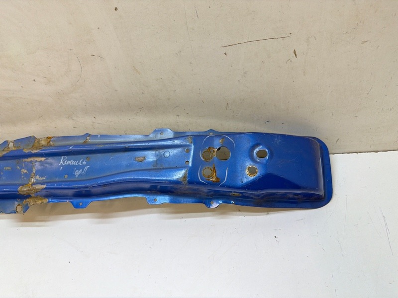 Усилитель переднего бампера