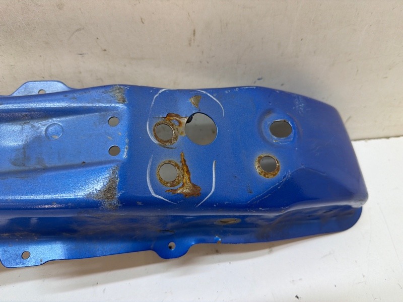 Усилитель переднего бампера