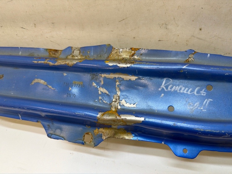 Усилитель переднего бампера