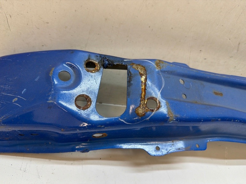 Усилитель переднего бампера