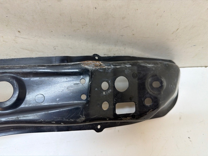 Усилитель переднего бампера