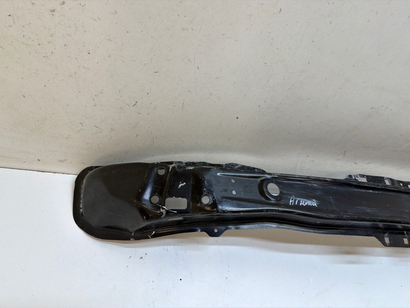 Усилитель переднего бампера