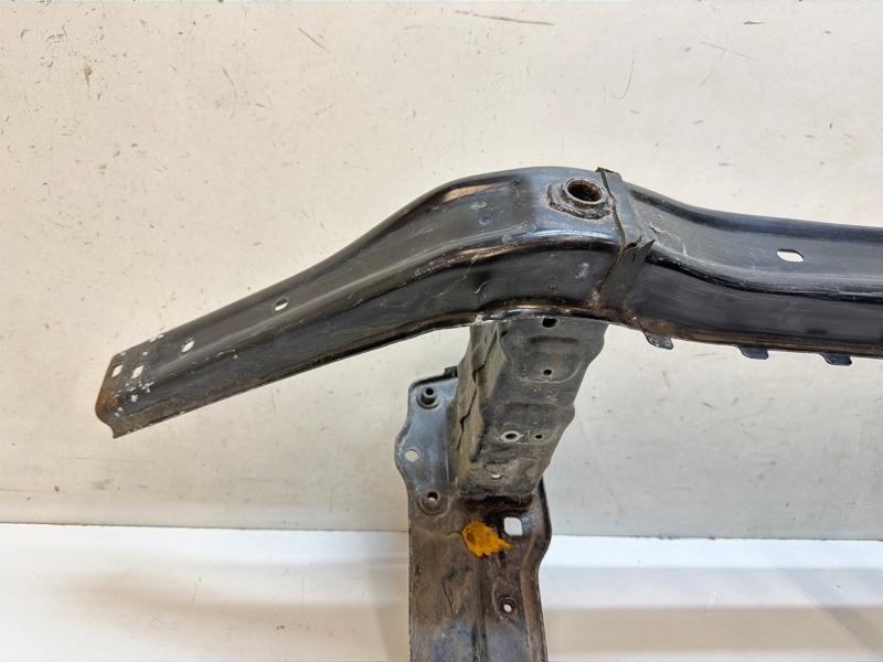 Усилитель переднего бампера