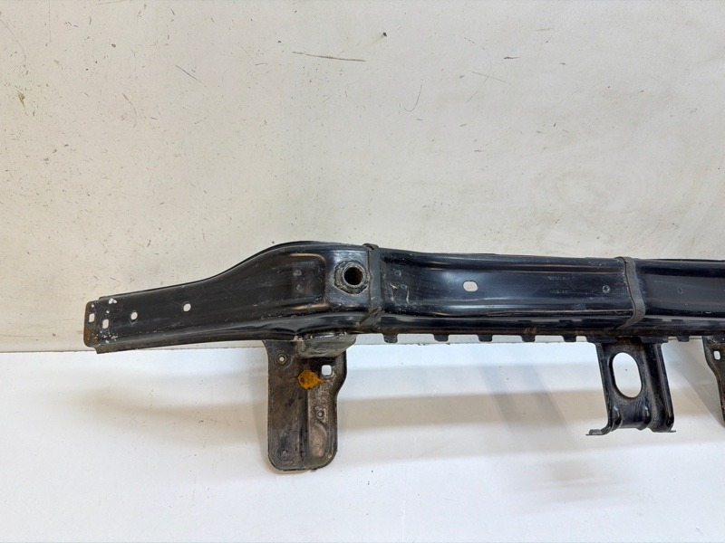 Усилитель переднего бампера