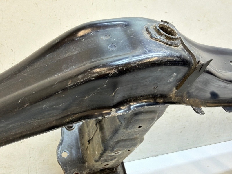 Усилитель переднего бампера