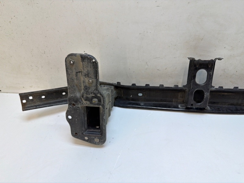 Усилитель переднего бампера