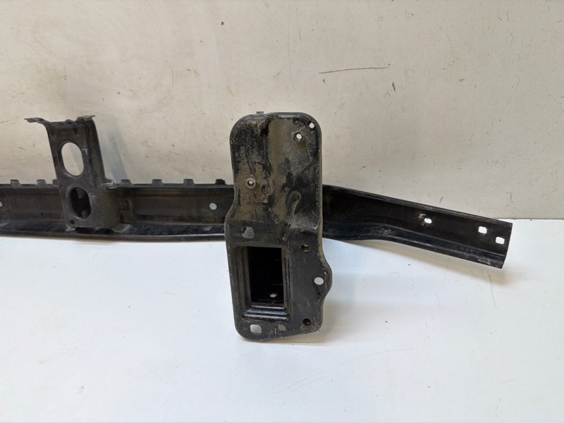 Усилитель переднего бампера