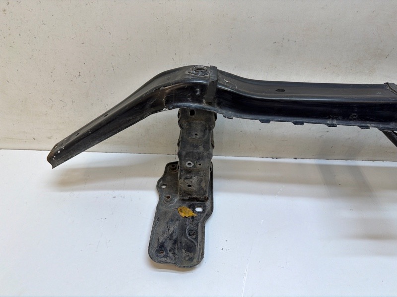 Усилитель переднего бампера