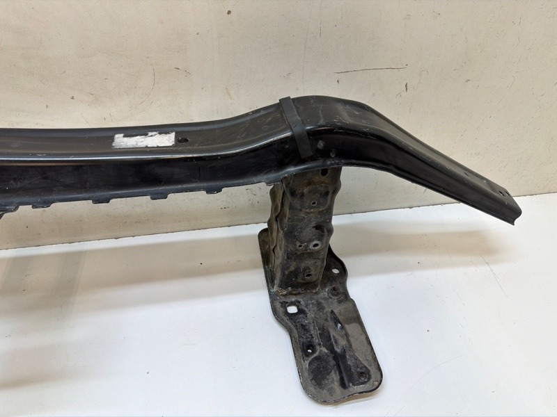 Усилитель переднего бампера