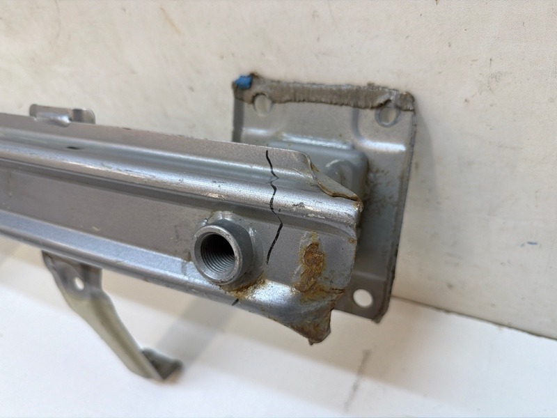 Усилитель заднего бампера