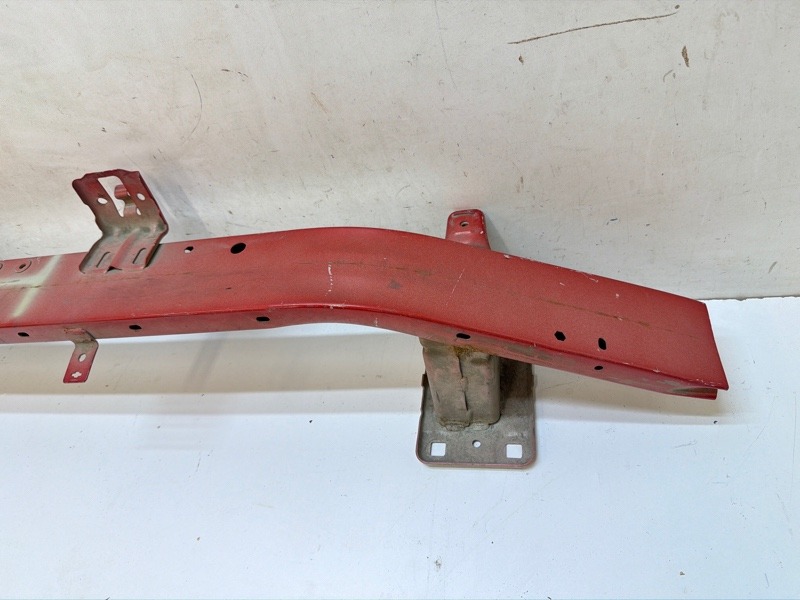 Усилитель переднего бампера