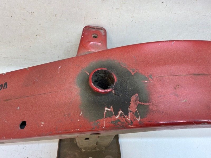 Усилитель переднего бампера