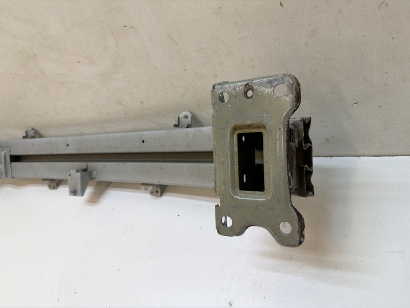 Усилитель переднего бампера