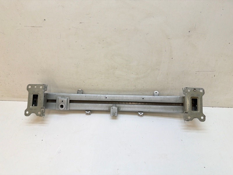 Усилитель переднего бампера