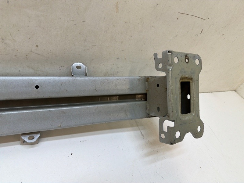 Усилитель переднего бампера