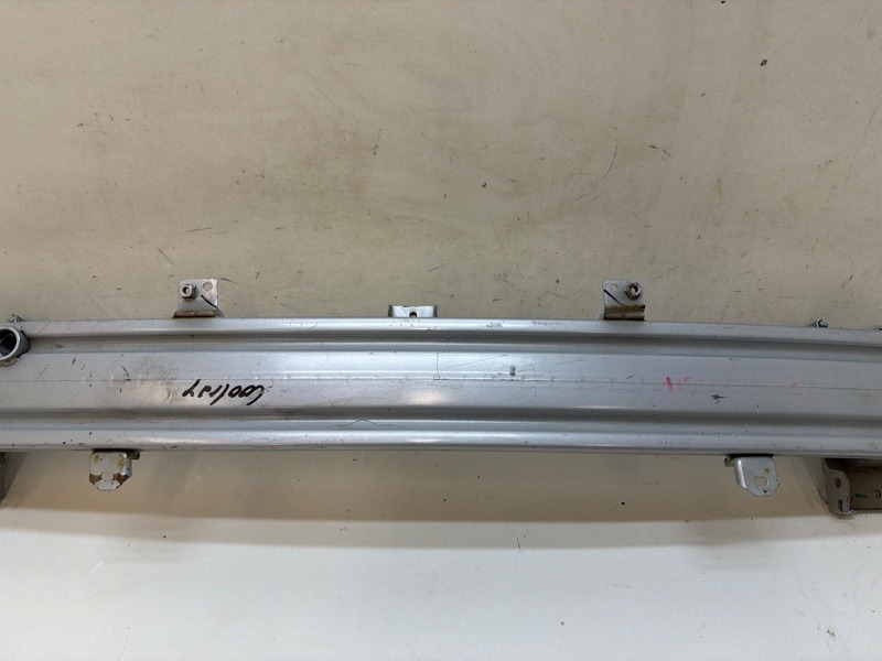 Усилитель переднего бампера