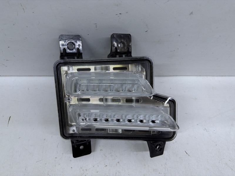 Фара противотуманная правая