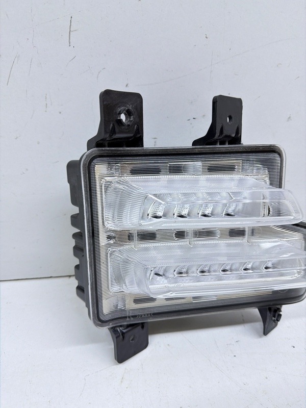 Фара противотуманная правая