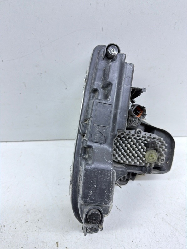 Фара противотуманная левая