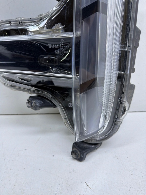 Фара противотуманная левая