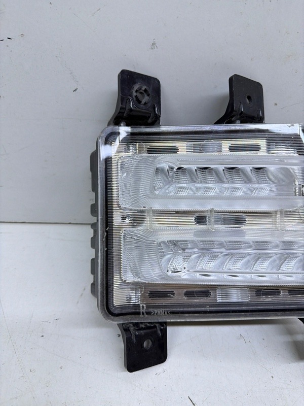 Фара противотуманная правая