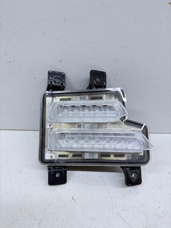 Фара противотуманная правая