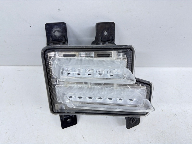 Фара противотуманная правая