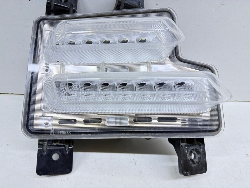 Фара противотуманная правая