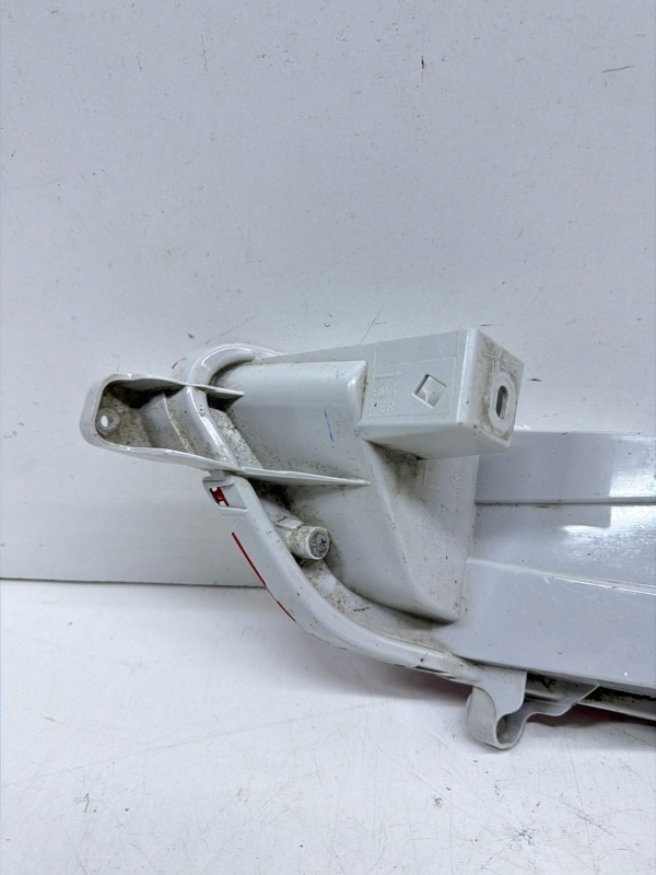 Фара противотуманная левая