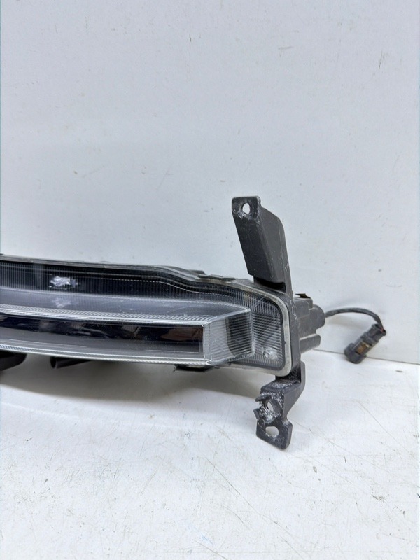 Фара противотуманная левая